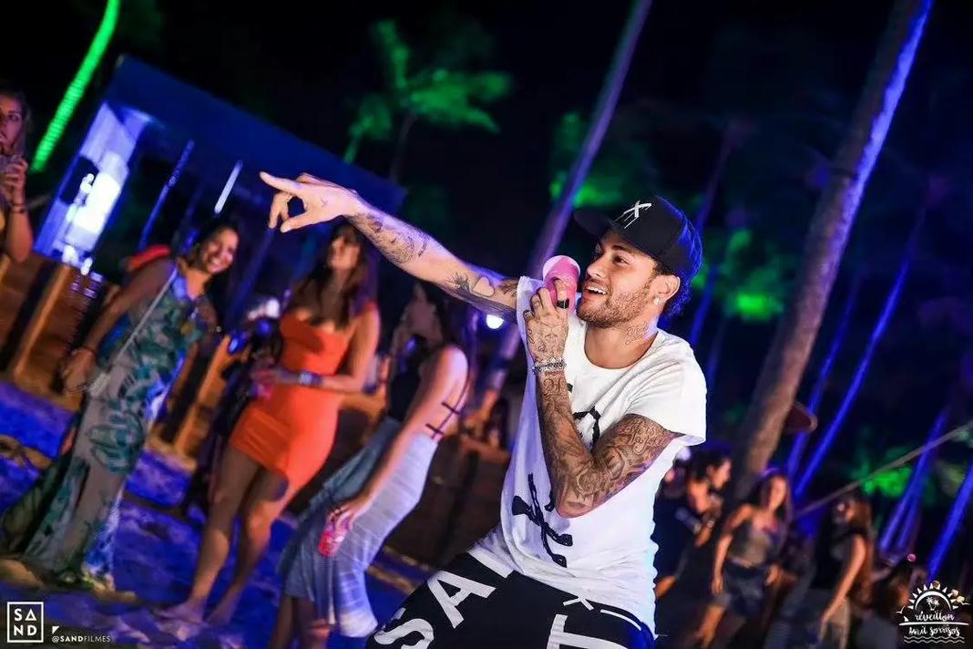 意媒：邓弗里斯的伤势不必过多担忧，预计可出战米兰德比（意媒：邓弗里斯伤情无大碍，有望出战米兰德比）