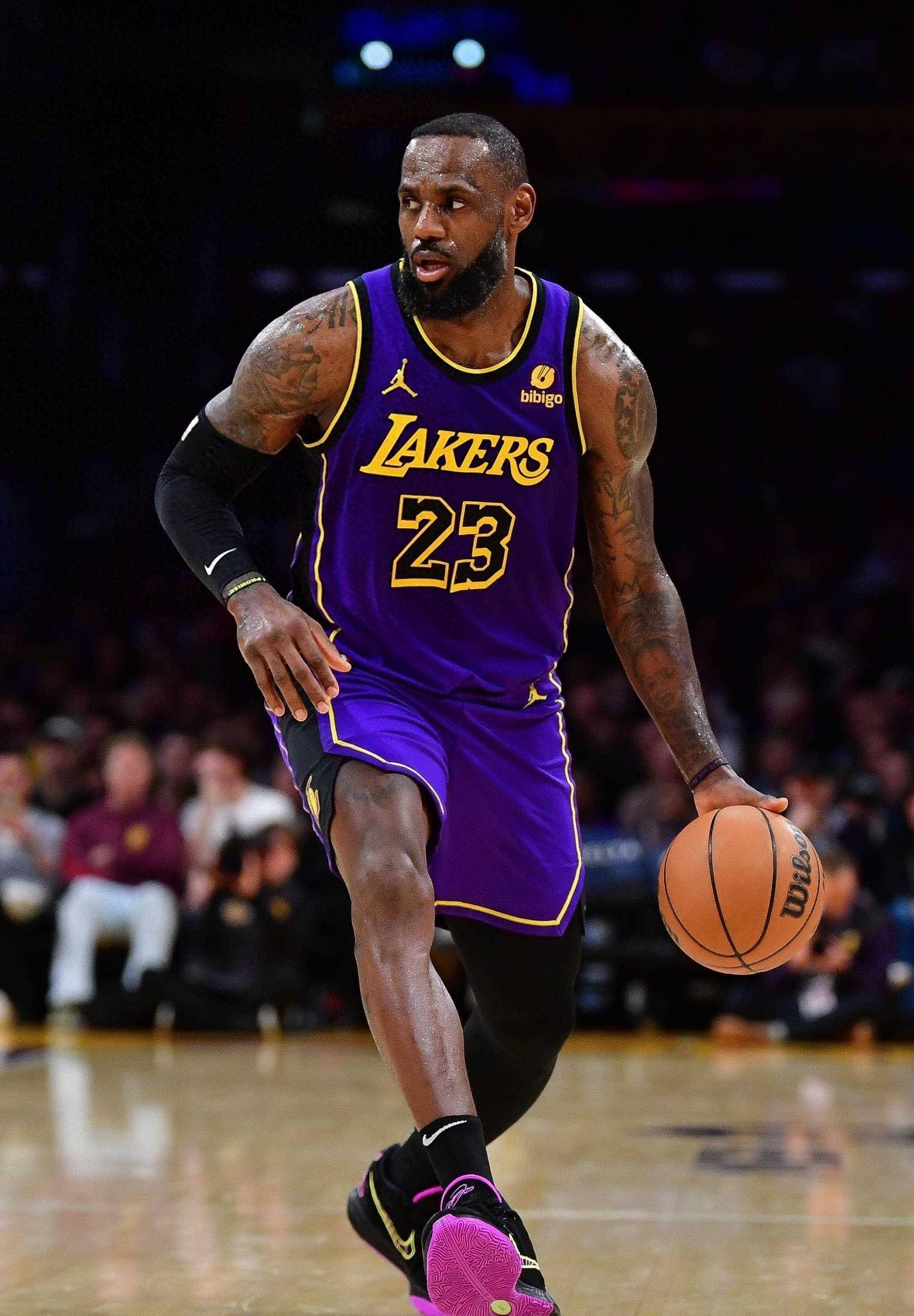 快船队暂不交易哈登伦纳德，坚持现有阵容（快船按兵不动：哈登与伦纳德留队，阵容不变）