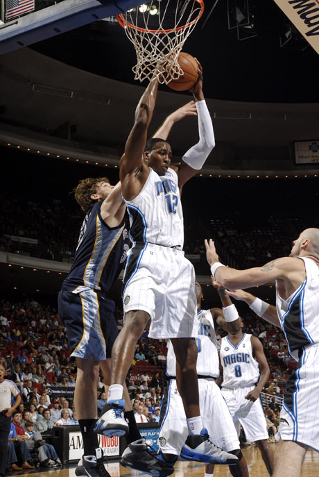 湖人伤病更新：詹姆斯确认今日可出战76人（湖人伤情更新：詹姆斯今日确认出战76人）