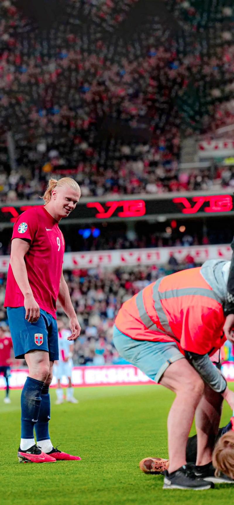 斯科蒂·巴恩斯篮球才华初露锋芒（斯科蒂·巴恩斯篮球天赋崭露头角）