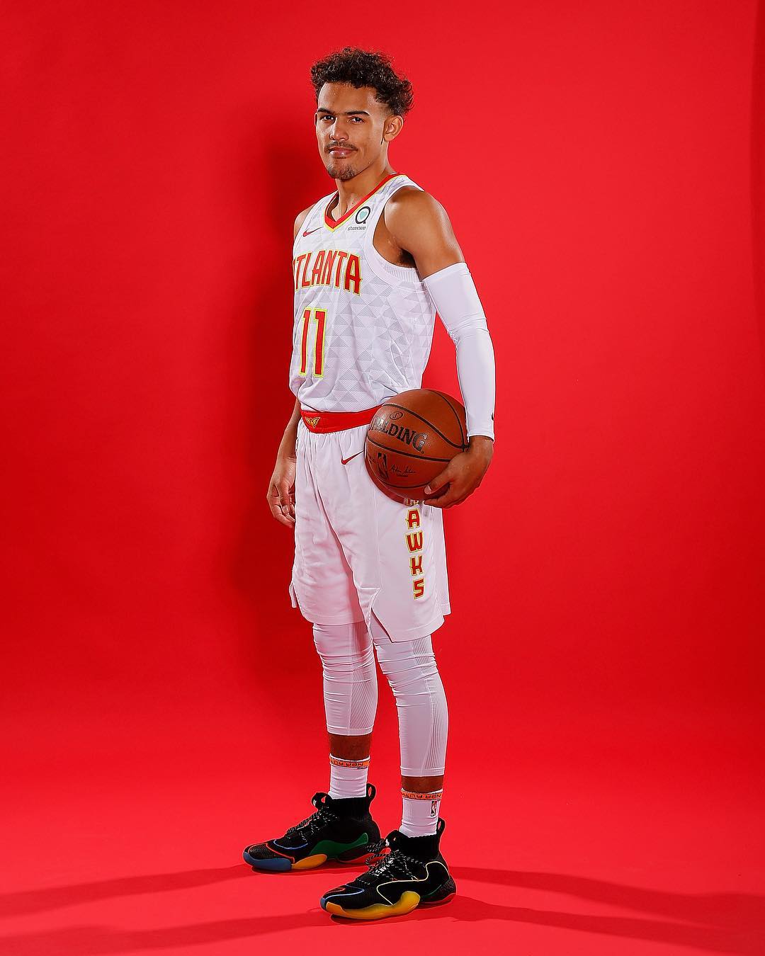 亚足联官方：成都蓉城因在亚冠单场5人染黄被罚款2500美元（亚足联通报：成都蓉城因亚冠单场5黄被罚2500美元）