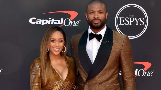 小贾伦·杰克逊半场11中9轰21分，次节6中6轰14分（小贾伦·杰克逊半场11投9中砍21分，次节6投6中再拿14分）