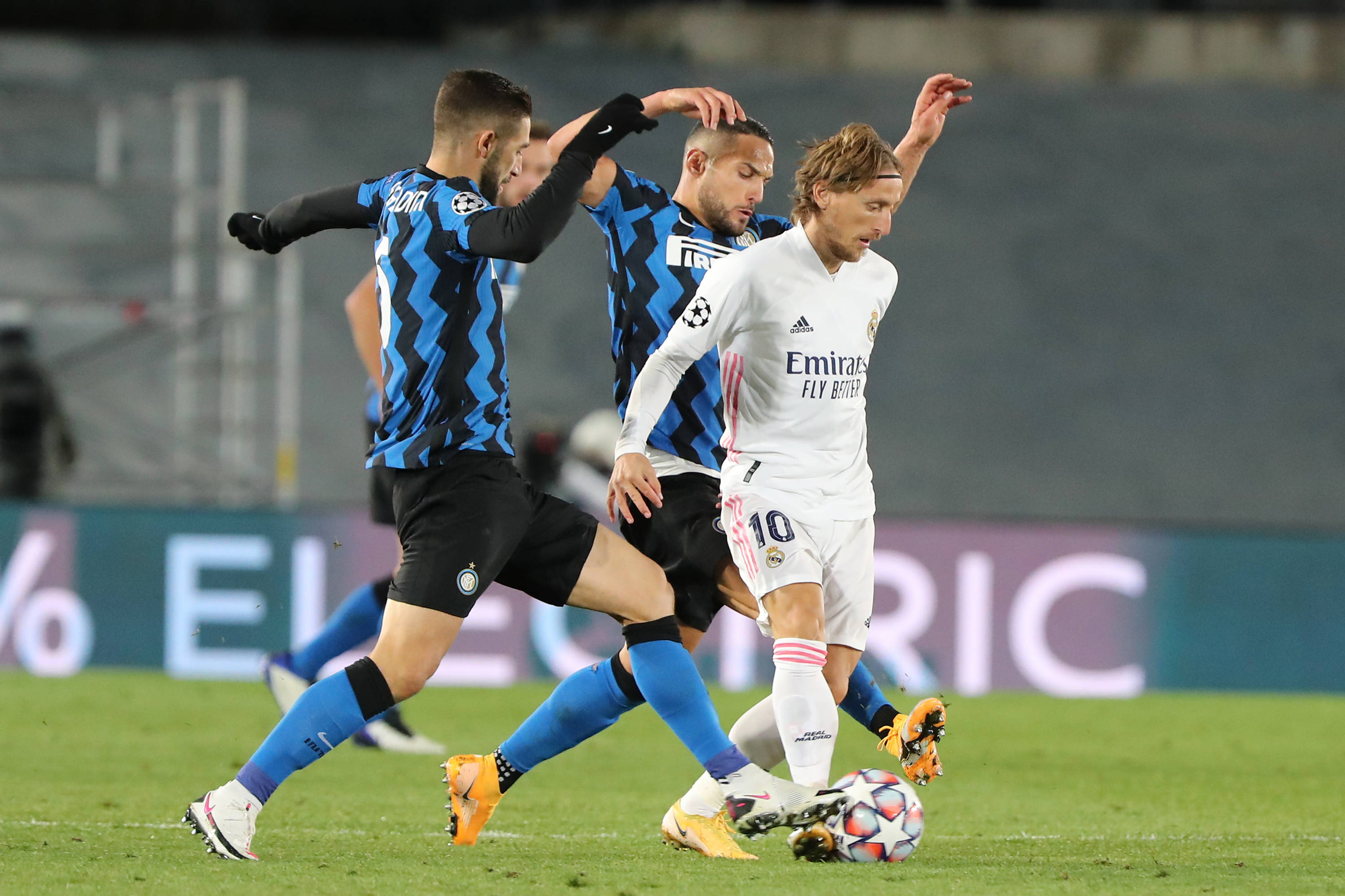 足球英超冬窗转会预算曝光，多队准备大手笔（英超冬窗转会预算出炉，多支球队酝酿豪掷千金）