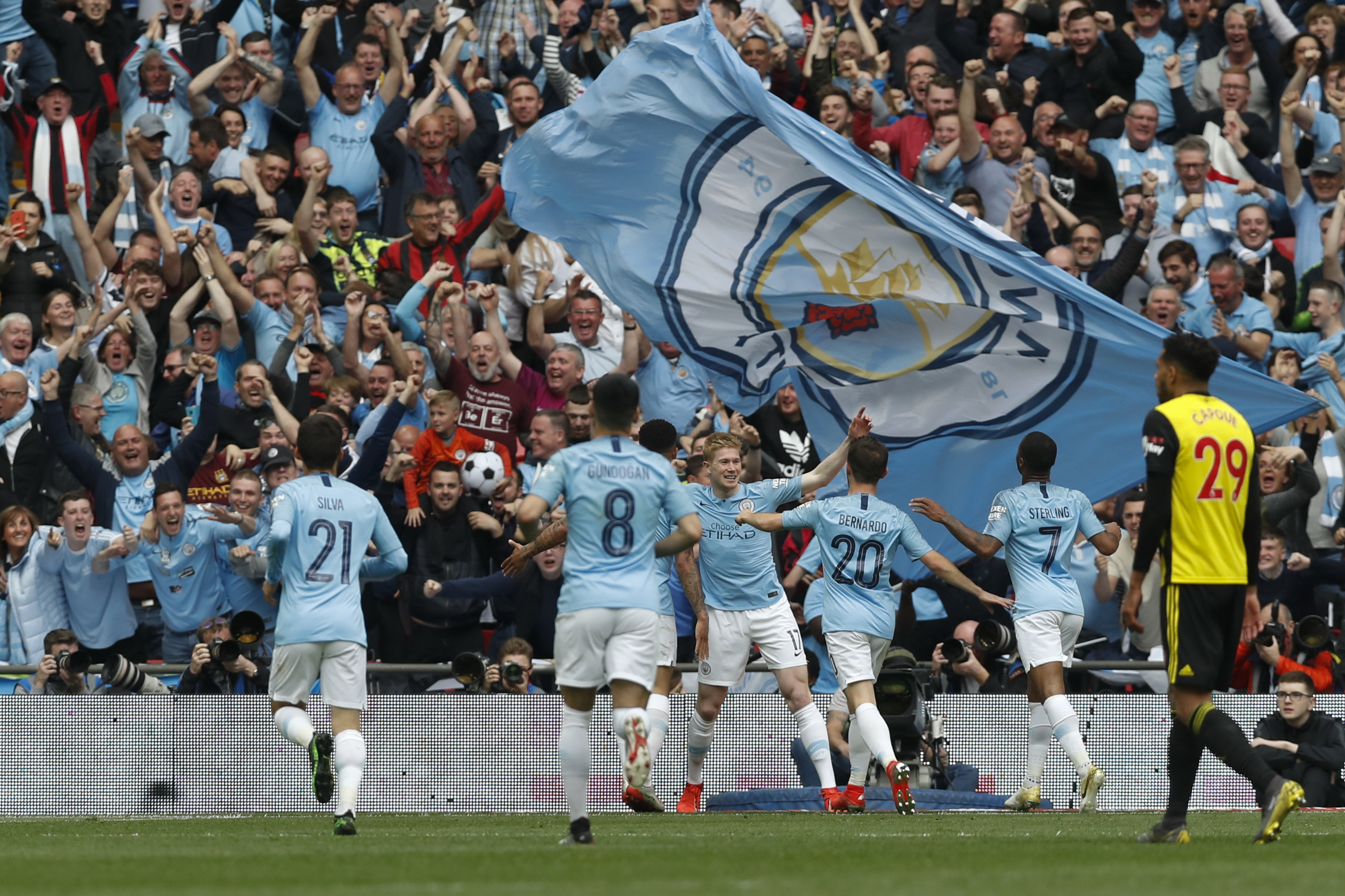 塞尔塔vs巴萨：马科斯-阿隆索、博尔哈-伊格莱西亚斯首发，莱万多夫斯基、亚马尔出战（塞尔塔对阵巴萨：马科斯-阿隆索、博尔哈-伊格莱西亚斯先发，莱万多夫斯基、亚马尔出战）