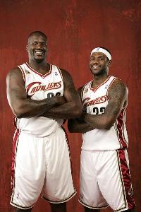 一家人都太美了！瓦妮莎晒与三个女儿圣诞合照：节日快乐（瓦妮莎晒三女儿同框圣诞照，一家美翻了：节日快乐）