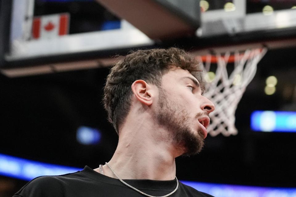 皇马四名首发后卫无人踢完全场，两人染红一人伤退一人被换下（皇马首发后卫无一踢满：两人被罚下、一人伤退、一人被换）