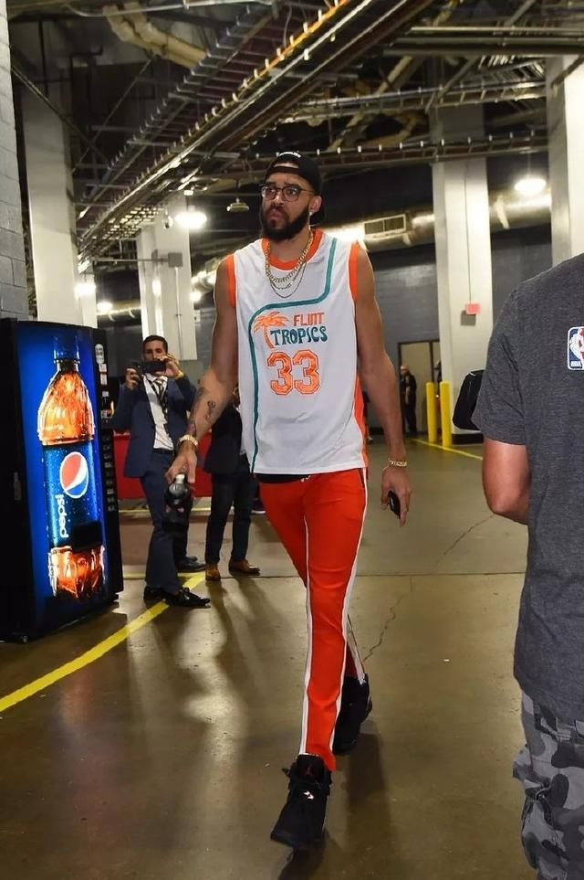 NBA最狠脏动作防守，乔丹和皮尔斯都害怕他（NBA小动作之王，连乔丹与皮尔斯都忌惮他）